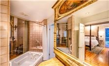 Signature King Suite