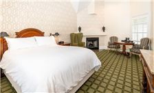 Signature Queen Guestroom
