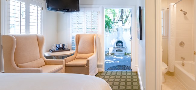 classic-queen-guest-room