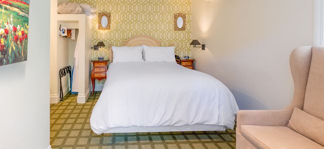classic-queen-guest-room