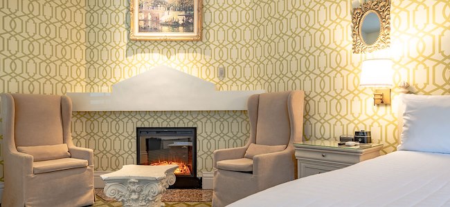 deluxe-queen-ada-guest-room