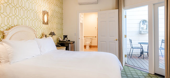 deluxe-queen-ada-guest-room