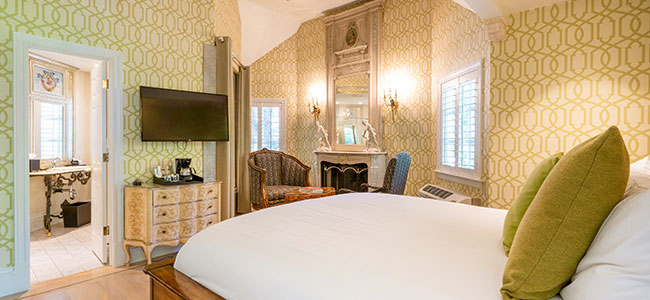 signature-king-suite-at-calistoga-hotel-th