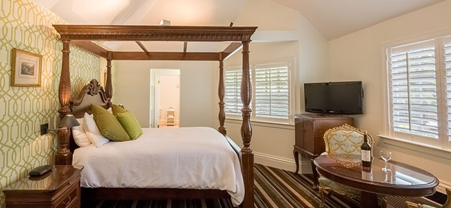 Signature Queen at The Bergson, California Signature Queen at The Bergson, California