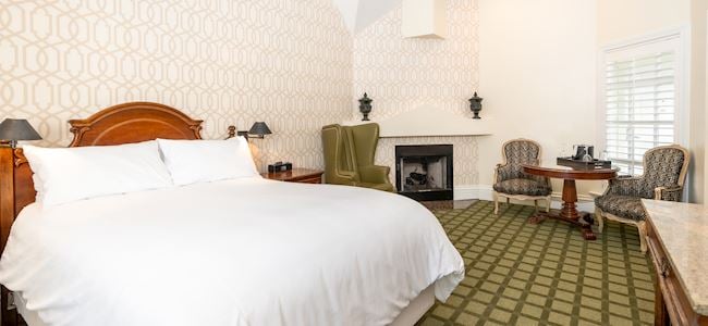 Signature Queen at The Bergson, California