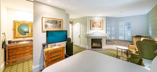 signature-king-room-with-garden-patio