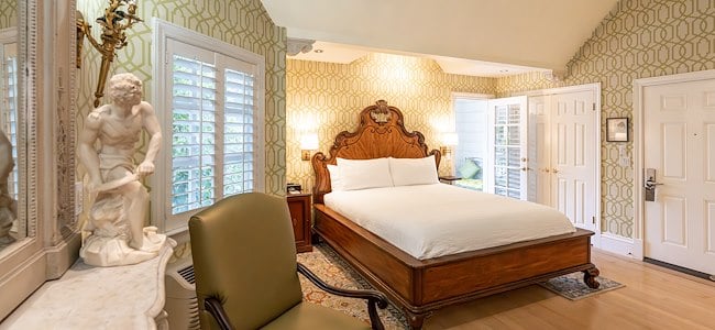 signature-king-suite-at-calistoga-hotel-th