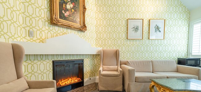 superior-queen-soaking-tub-guest-room