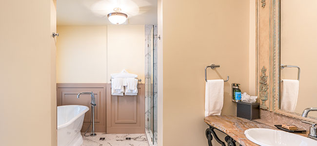 superior-queen-patio-guest-room